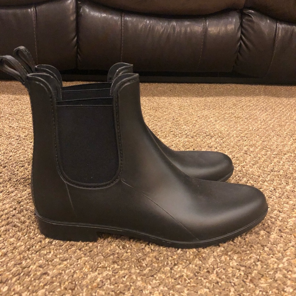 Black Water Resistant Ankle Duck Boots